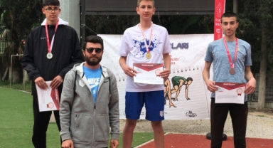 KARAMANLI ATLET ARIKAN'DAN İZMİR'DE GÖRKEMLİ ATLAYIŞ