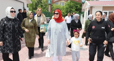 Karatay Konukevindeki annelere Anneler Günü sürprizi