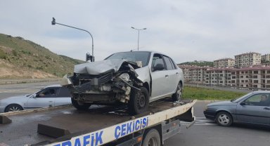Kayseri'de trafik kazası: 5 kişilik otomobilden 10 yaralı çıktı