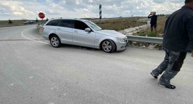 Kontrolden çıkan otomobil bariyerlere çarptı: 1 yaralı
