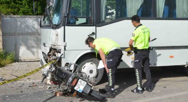 Konya'da motosiklet ile işçi servisi çarpıştı: 2 ölü