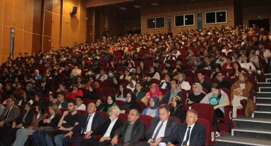 Lise öğrencilerinden konferansa yoğun ilgi