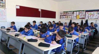Meram'daki öğrenciler MEGA sınavda
