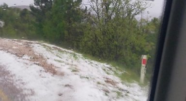 Mihalıççık'ta dolu yağışı tarım arazilerine zarar verdi