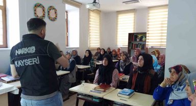 Narkotik Polisi Vatandaşı Bilgilendirmeye Devam Ediyor