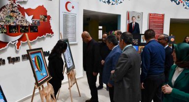 Öğrenciler eserlerini sergiledi