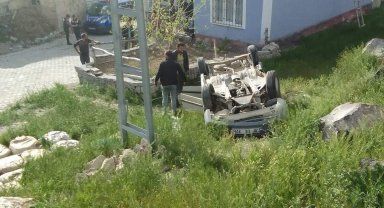Otomobil şarampole devrildi: 3 Yaralı