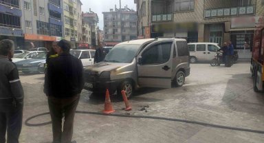 Park halindeki hafif ticari araçta yangın