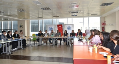 REKTÖR GAVGALI ÖĞRENCİLER İLE BULUŞTU
