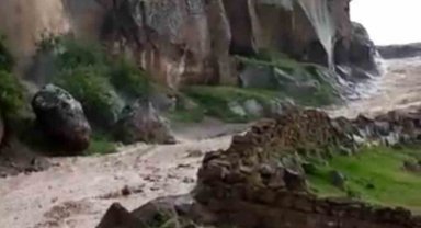 Sağanak yağış Tomarza'da sele dönüştü