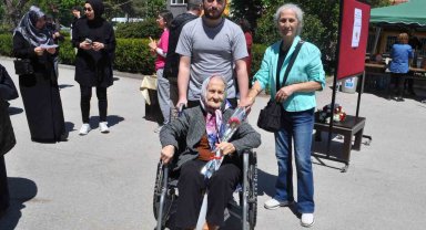 Sevim teyze 86 yıllık ömrüne bir seçime daha kattı