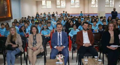 Âşık Veysel, türküleriyle anıldı
