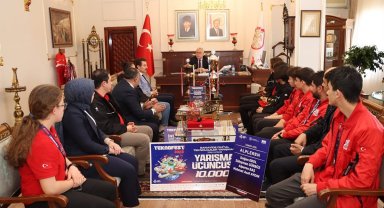 Şimşek, derece öğrencilerini altınla ödüllendirdi