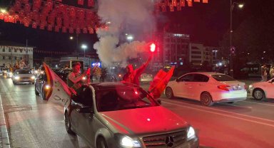Sivas'ta Galatasaraylı taraftarlar şampiyonluğun keyfini çıkardı