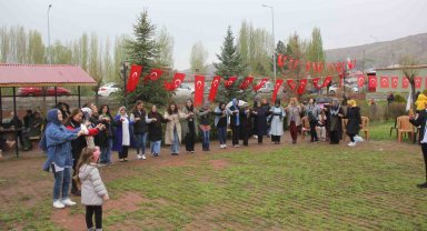 Sivas'ta Hıdırellezi fidan dikip, halay çekerek kutladılar
