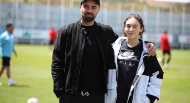 Sivassporlu eski futbolcu Kadir Bekmezci'den kulübe vefa ziyareti