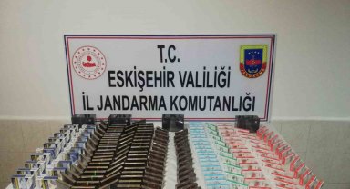 Şüpheli şahsın aracında 227 paket kaçak sigara bulundu
