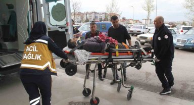 Taşlama makinesiyle çalışırken karnını ve kolunu kesen hastanelik oldu
