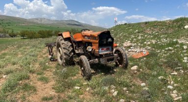 Traktör devrildi altına kalan sürücü öldü