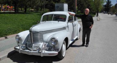 Türkiye'de 4 tane olan 73 yıllık klasik aracı hurda halden yollara döndürdü