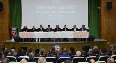Vali Buhara muhtarları dinledi
