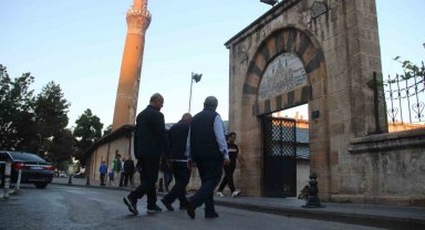 830 yıllık camide Kurban Bayramı namazı kılındı