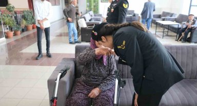 Aksaray'da jandarmadan huzurevine bayram ziyareti