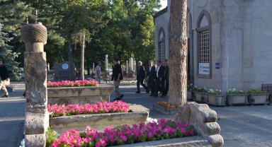 Başkan Büyükkılıç, bayram namazı sonrası vatandaşla buluştu