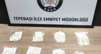 Bekçilerin yakaladığı şahsın üzerinde 700 adet uyuşturucu hap bulundu