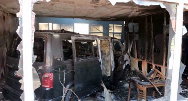 Galeride yangın: 6 araçta maddi hasar var