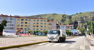 İnönü'de çevre temizlik çalışmaları tüm hızıyla devam ediyor
