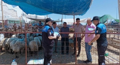  Karaman'da kurban pazarında broşürlü sahte para uyarısı 