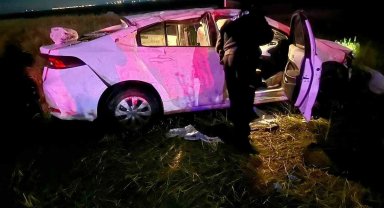 Kum yüklü tır karşı şeride geçip 2 araca çarptı: 1 ölü, 7 yaralı