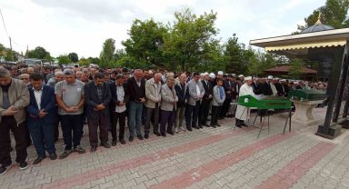Oğulları tarafından öldürülen anne ve baba son yolculuğuna uğurlandı