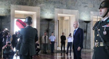 TBMM Başkanı Kurtulmuş ve Başkanlık Divanı üyelerinden Anıtkabir'e ziyaret