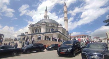 Tevhid Cami ibadete açıldı
