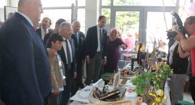 Toplum Ruh Sağlığı Merkezi'ndeki Hastalar El Emeği Göz Nuru Eserlerini Sergiledi