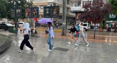Yağmurdan nasıl kaçacaklarını bilemediler