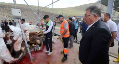 Yakacık'ta kurbanlar güvenle kesildi
