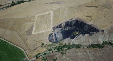 100 dönüm ekili tarım arazisi küle döndü, hasarın boyutu havadan görüntülendi