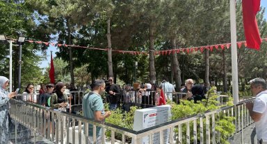 15 Temmuz Şehidi Ömer Halisdemir'in kabrine ziyaretçi akını