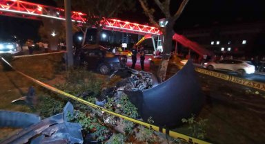 16 yaşındaki sürücü otomobil ile makas atarken ağaca çarptı: 3 yaralı