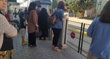 75. Yıl ve Emek mahallesindeki vatandaşlar ulaşım sorunlarının çözülmesini bekliyor