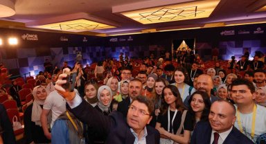 Adalet Bakanı Tunç, Ankara'da öğrencilerle buluştu