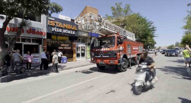 Aksaray'da döner salonundaki yangın kokuttu