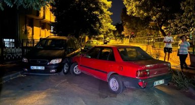 Ankara'da park halindeki araca çarpan sürücü olay yerinden kaçtı