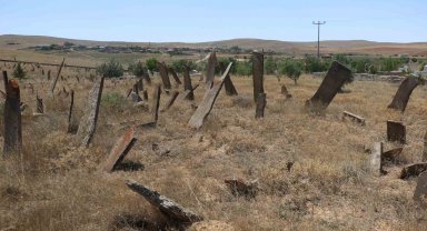 Ankara'da Selçuklu mezar taşlarını andıran şahideler merak uyandırıyor