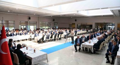 Bakan Yumaklı, bakanlık personeliyle bayramlaştı