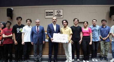 Başkan Altay, YKS'de ilk 100'e giren Konyalı öğrencilerle bir araya geldi