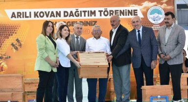 Başkan Büyükkılıç'tan 35'i kadın 80 üreticiye 2 milyon 260 bin TL'lik arılı kovan desteği